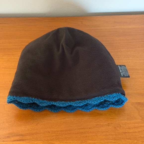 Lost Horizons Teal Wool Crochet Detailing Floral Knit Beanie - Made in Nepal - Picture 5 of 9
